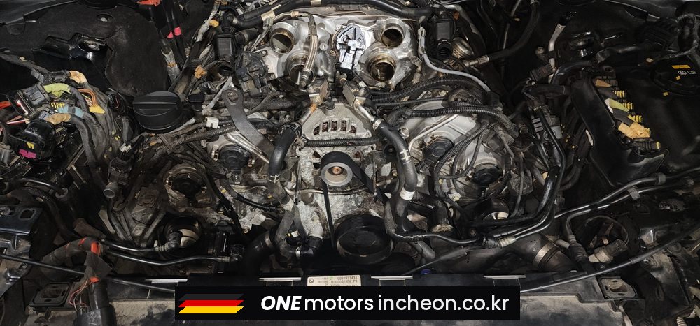 BMW 750Li xDrive 흡기 · 인터쿨러 배관 탈거