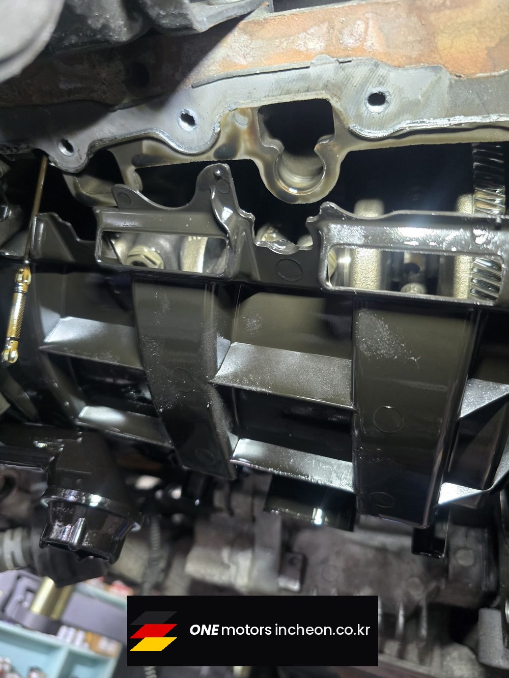 티구안 2.0 TDI 엔진오일팬 탈거