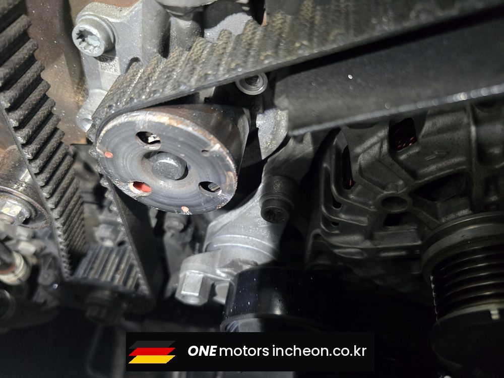 티구안 2.0 TDI 타이밍벨트 텐셔너 조립